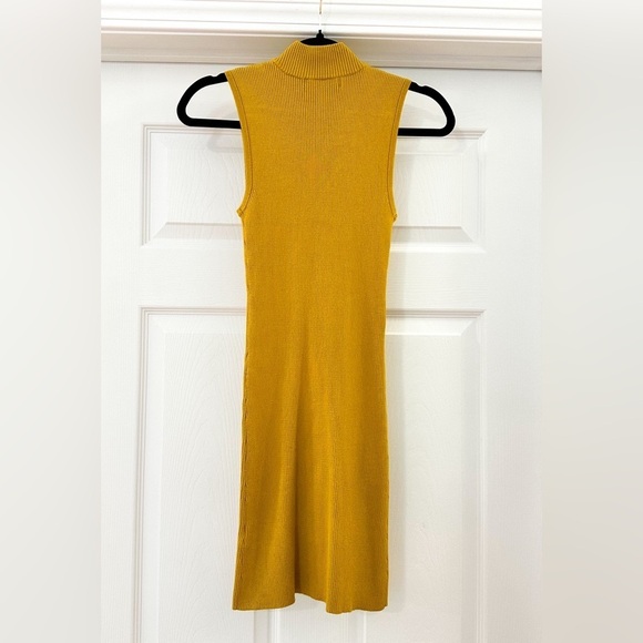 Forever 21 Ribbed Mock Neck Sleeveless Sweater Knit Mini Dress Sz Medium Mustard - Picture 2 of 4